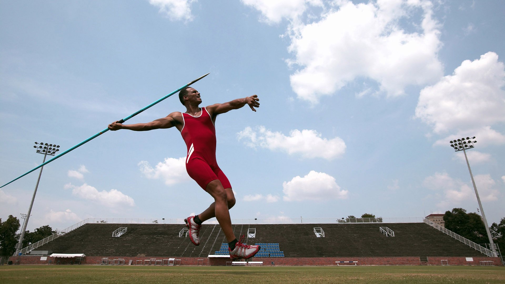“简阳文体中心:全球顶级选手争霸羽毛球赛场”