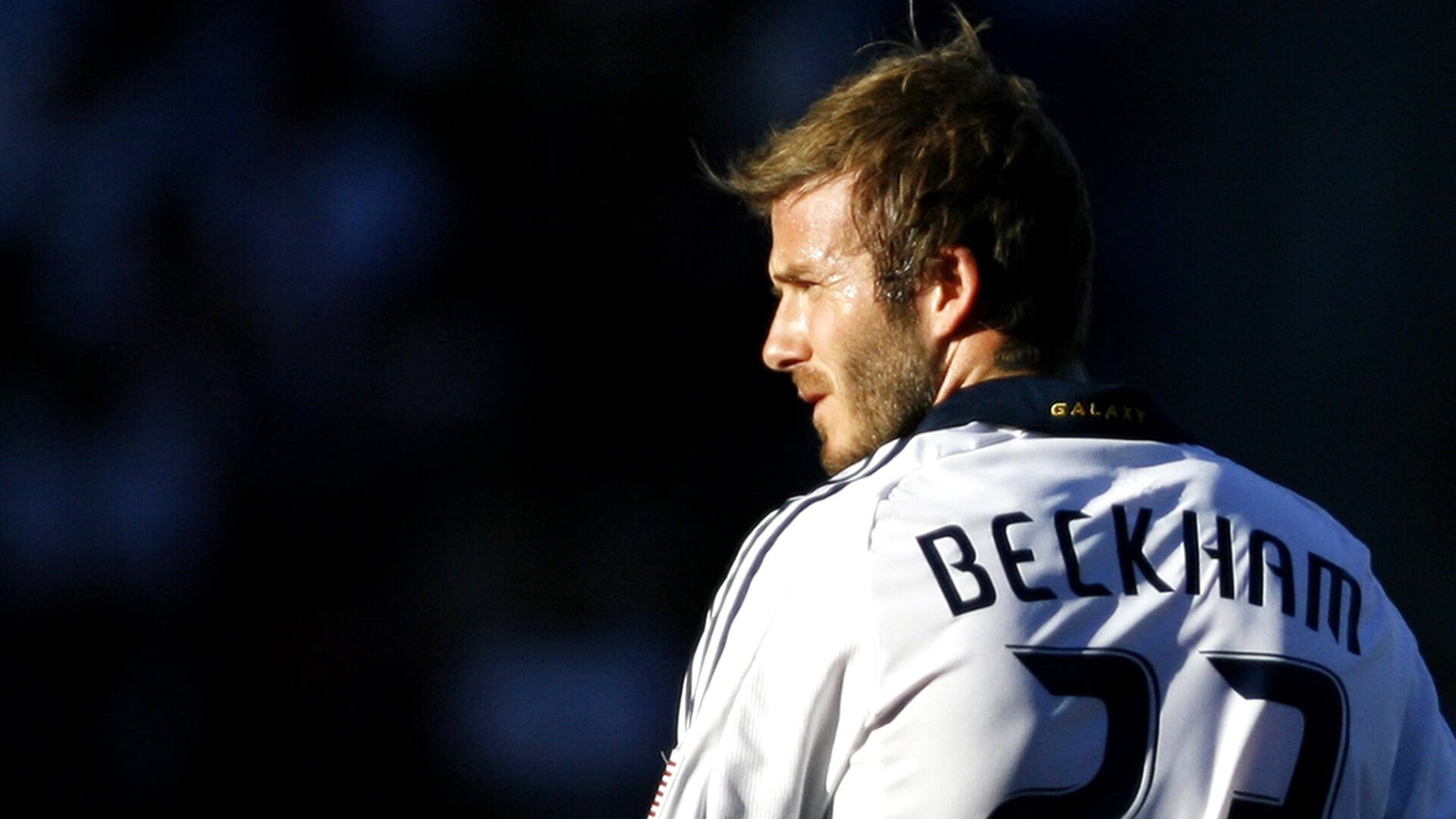 开云体育入口-自由泳转身蹬壁动作对比分析，自由泳转身慢动作示范